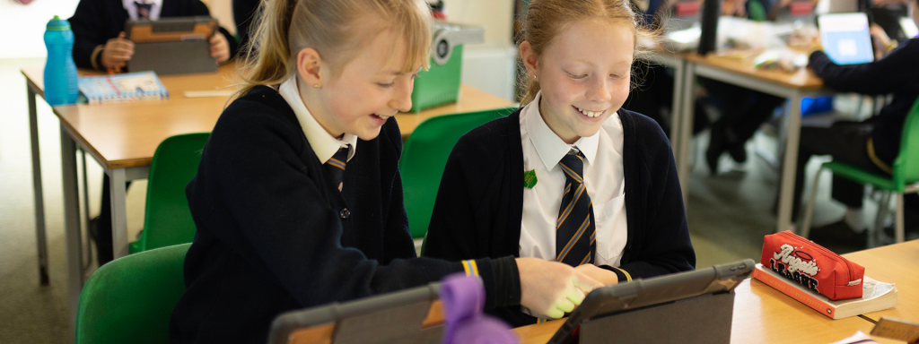 North Lancing Primary School pupils computer lesson